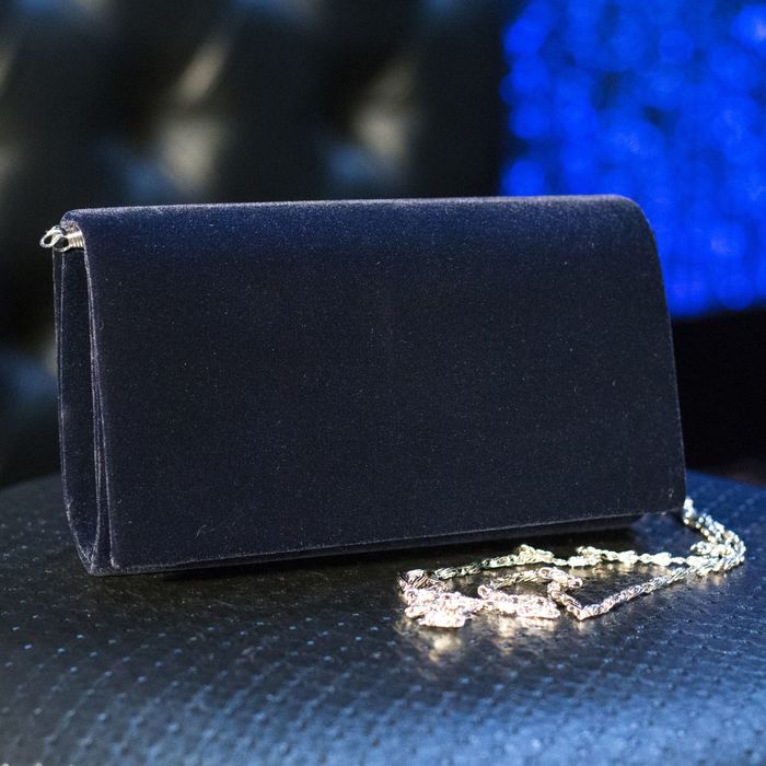 Клатч женский, отдел на клапане, длинная цепь, цвет синий