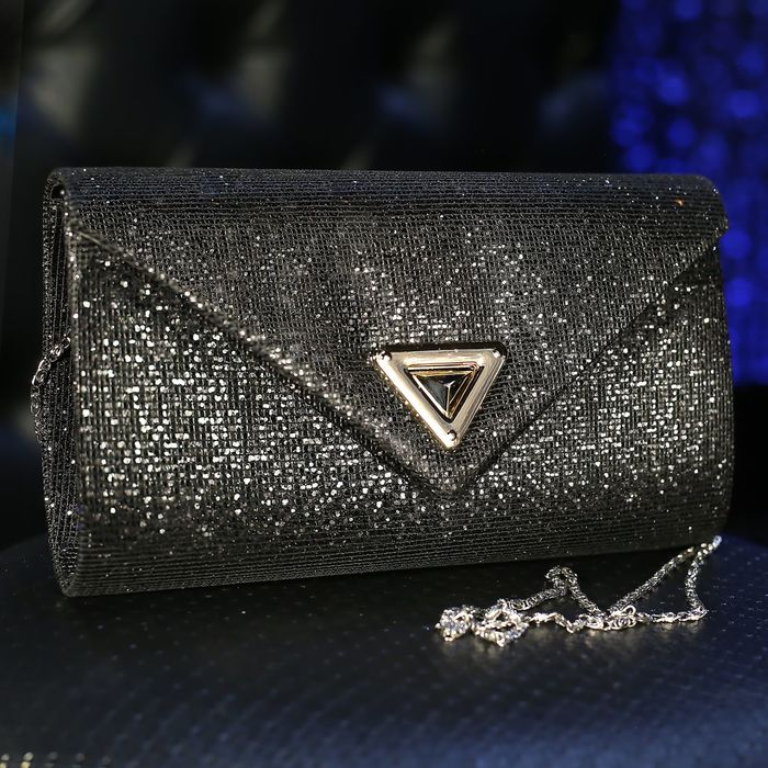 Клатч женский, отдел на клапане, длинная цепь, цвет чёрный