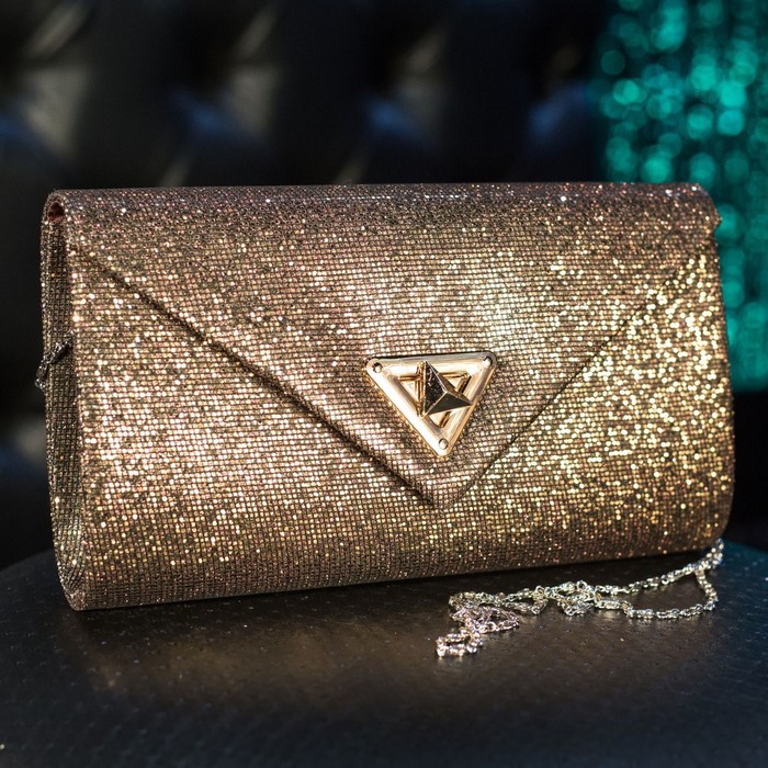 Клатч женский, отдел на клапане, длинная цепь, цвет кофейный