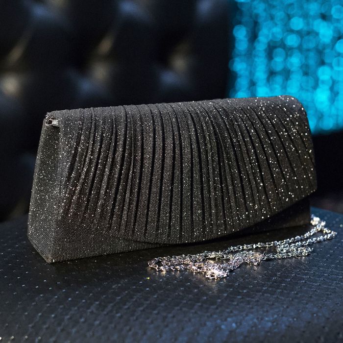 Клатч женский, отдел на клапане, длинная цепь, цвет чёрный