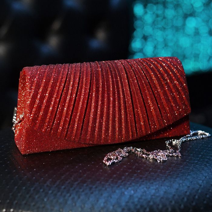 Клатч женский, отдел на клапане, длинная цепь, цвет бордовый