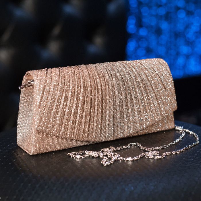 Клатч женский, отдел на клапане, длинная цепь, цвет кофейный