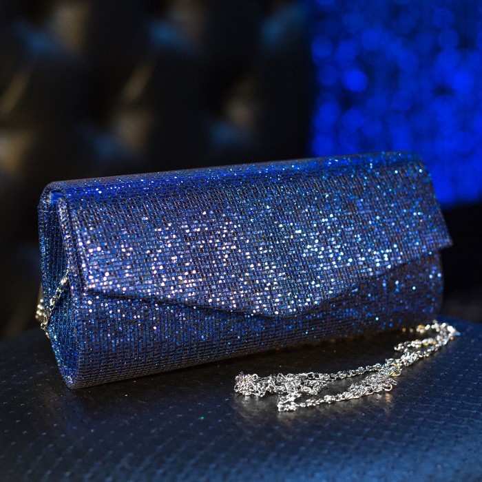Клатч женский, отдел на клапане, длинная цепь, цвет синий