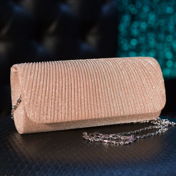 Клатч женский, отдел на клапане, длинная цепь, шампань