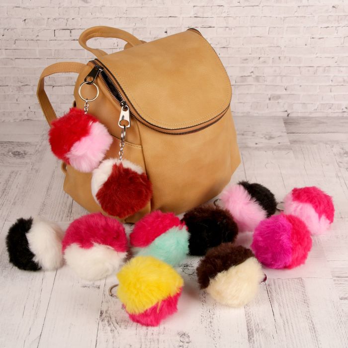 Пушистик на кольце "Двухцветный" 10х10 см