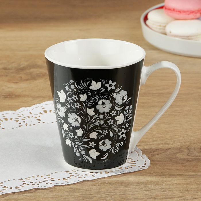 Кружка 320 мл "Цветы на черном"