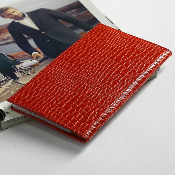 Визитница, 3 ряда, 72 карточки, крокодил красный