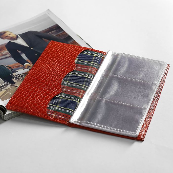 Визитница, 3 ряда, 72 карточки, крокодил красный