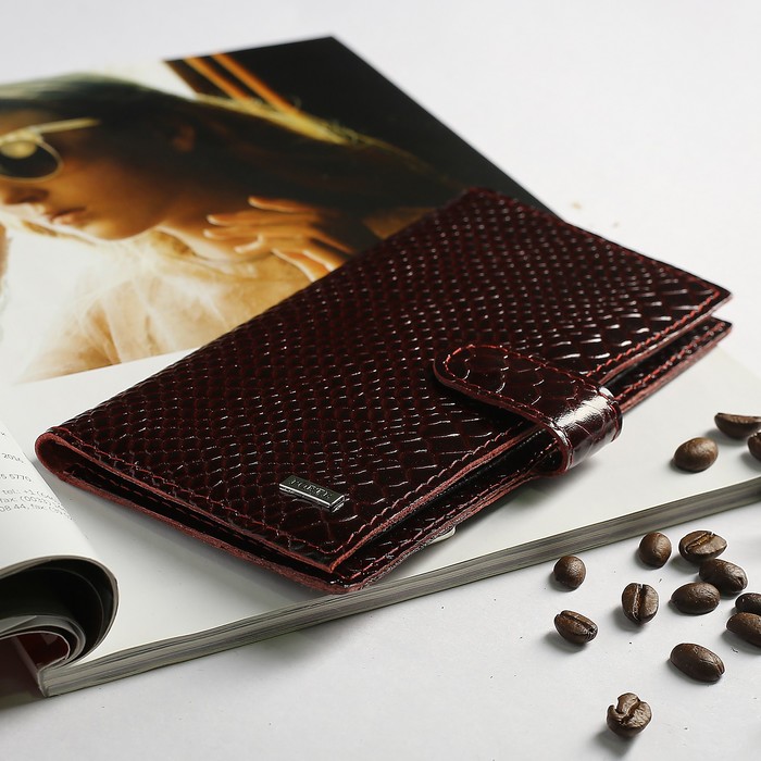 Кошелёк женский, на кнопке, 4 отдела, для карт, для монет, питон, цвет винный