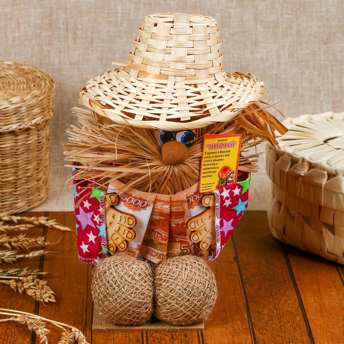 Сувенир «Домовой в соломенной шляпке», с деньгами в руках, микс