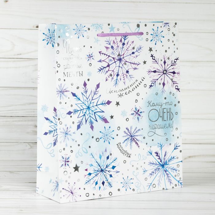 Пакет ламинированный вертикальный с тиснением «Волшебные снежинки», 23 × 27 × 8 см