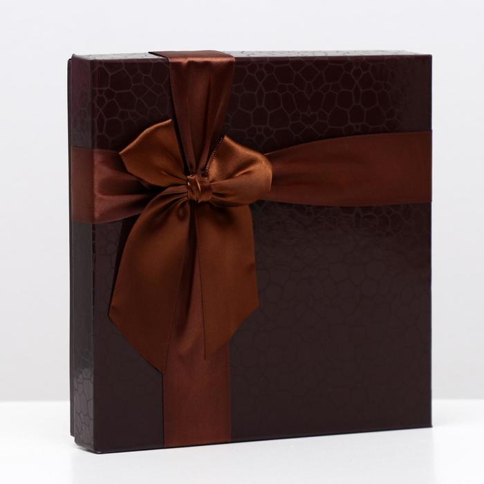 Коробка подарочная 21 х 21 х 4 см