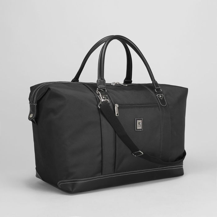Сумка дорожная, отдел на молнии, 2 наружных кармана, длинный ремень, цвет чёрный