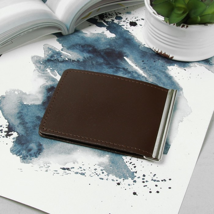 Зажим для купюр, с металлическим держателем, отдел для монет на кнопке, цвет коричневый гладкий