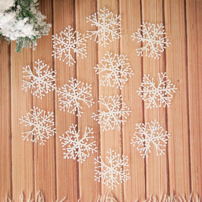 Набор украшений пластик d-5,5 см 60 шт снежинки с золотым отливом