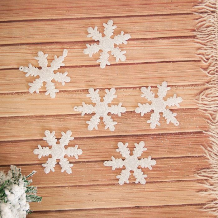 Набор украшений пластик d-7 см 12 шт снежинка белый перелив