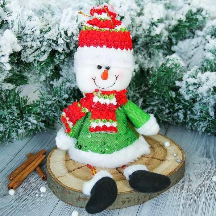 Мягкая игрушка "Снеговик" в зелёном кафтане 10*33 см