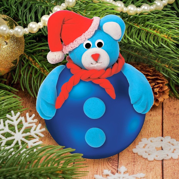 

Новогодний ёлочный шар с массой для лепки «Мишка»