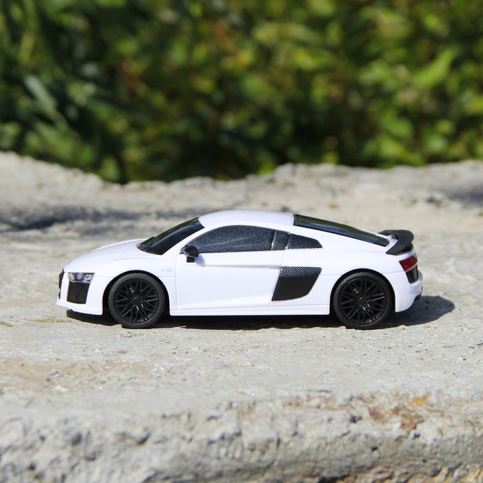 Машина радиоуправляемая "Audi R8", масштаб 1:24, работает от батареек, свет, МИКС, mz