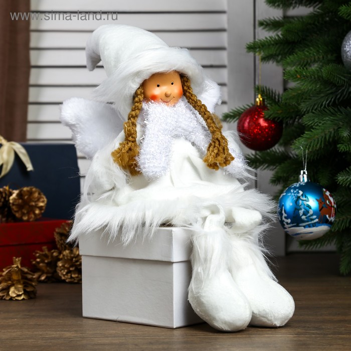 Кукла интерьерная Ангел-девочка в белой шубке, колпаке и шарфике 47 см