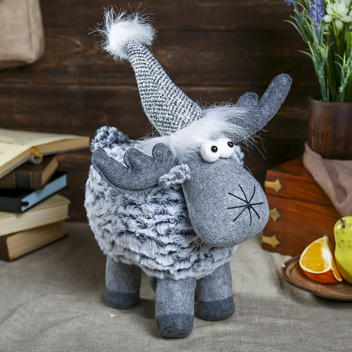 Кукла интерьерная "Лосик в колпаке и снежинкой на носу" 43х29х16 см