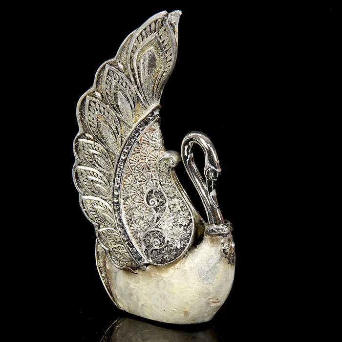 Сувенир полистоун "Лебедь перламутровая с серебристым оперением" 21,5х11,5х6,5 см