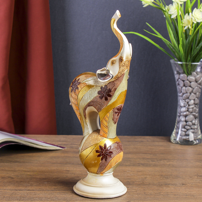 Сувенир полистоун "Слон расписной на шаре с серебряными ушками" 30,5х13х9 см