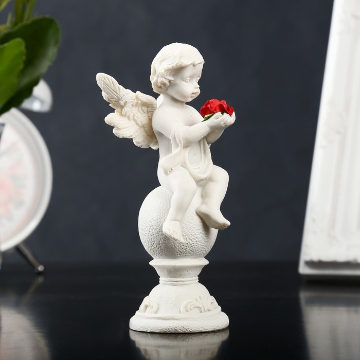 Сувенир полистоун "Ангелочек на шаре с красной розой" МИКС 12,5х5,5х5,5 см