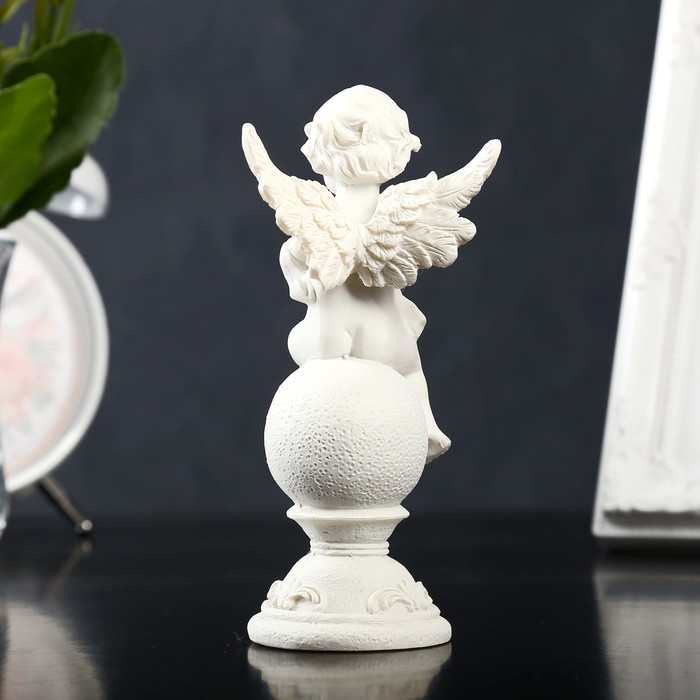 Сувенир полистоун "Ангелочек на шаре с красной розой" МИКС 12,5х5,5х5,5 см