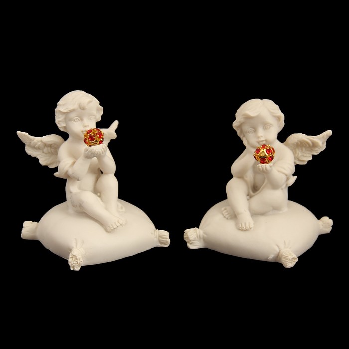 Сувенир полистоун "Ангелочек на подушке с красным шариком" стразы МИКС 7х5х5 см