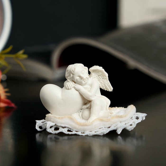 Сувенир полистоун "Спящий ангелочек на сердце" ажурная салфетка 3,5х5,5х3 см