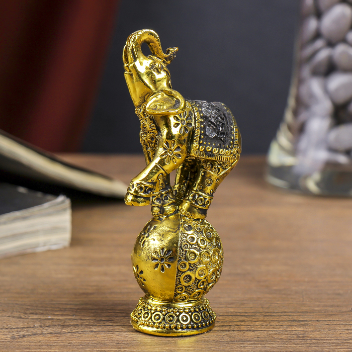 Сувенир полистоун зеркальные вставки "Золотой слон на шаре" 10,5х5х3,4 см