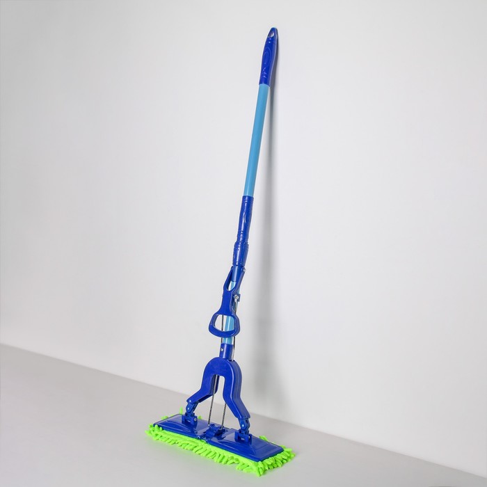Швабра плоская со складным отжимом, телескопическая ручка 107-134 см, насадка из микрофибры