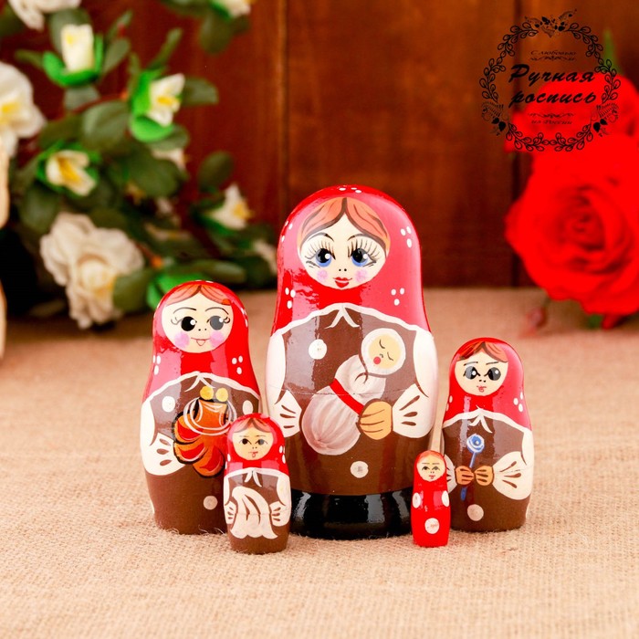 Матрёшка «Хозяюшка», красный платок, 5 кукольная, 11 см