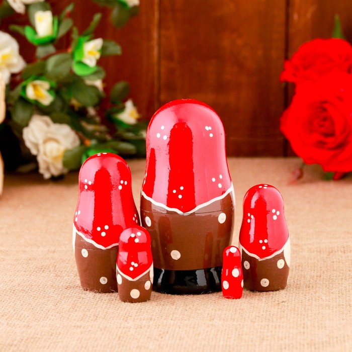 Матрёшка «Хозяюшка», красный платок, 5 кукольная, 11 см