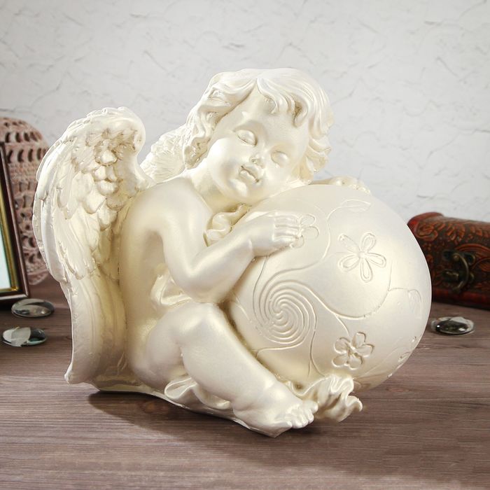 Статуэтка "Ангел с шаром" перламутровый