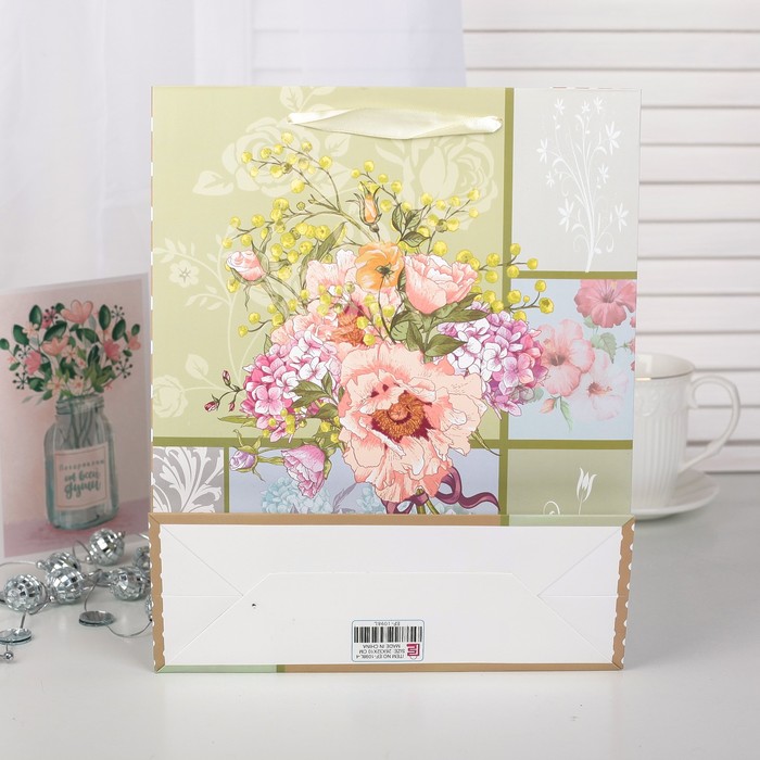 Пакет подарочный "Нежный букет", люкс, 26 х 10 х 32 см