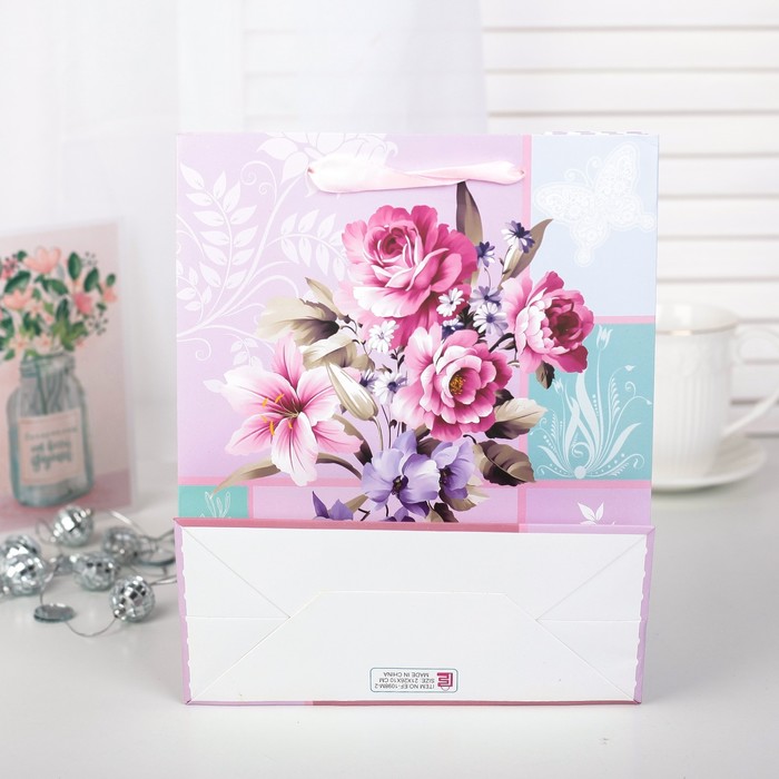 Пакет подарочный "Нежный букет", люкс, 26 х 10 х 32 см