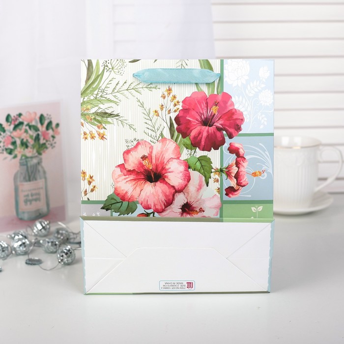 Пакет подарочный "Нежный букет", люкс, 26 х 10 х 32 см