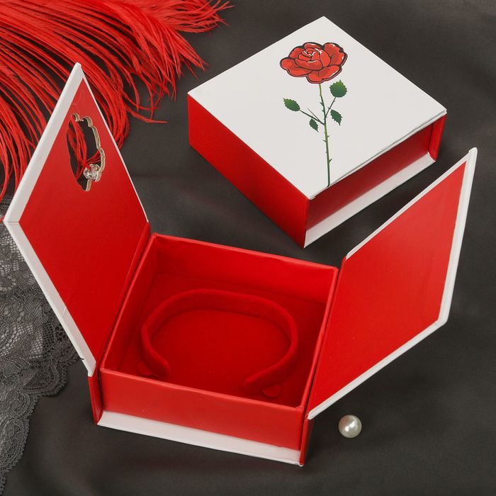 Коробочка подарочная под браслет "Роза с шипами" 9*9,5*3,5, цвет бело-красный