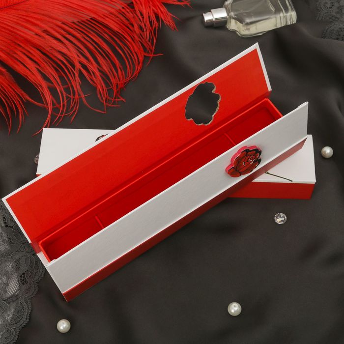 Коробочка подарочная под браслет/цепочку/часы "Роза с шипами" 22,5*4,5*3, цвет бело-красный 231978