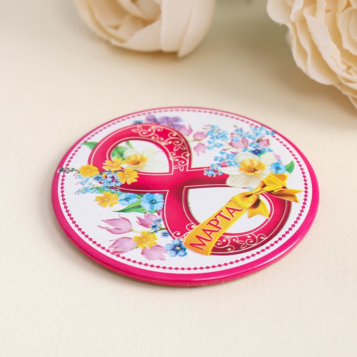 Зеркало на открытке "8 марта"