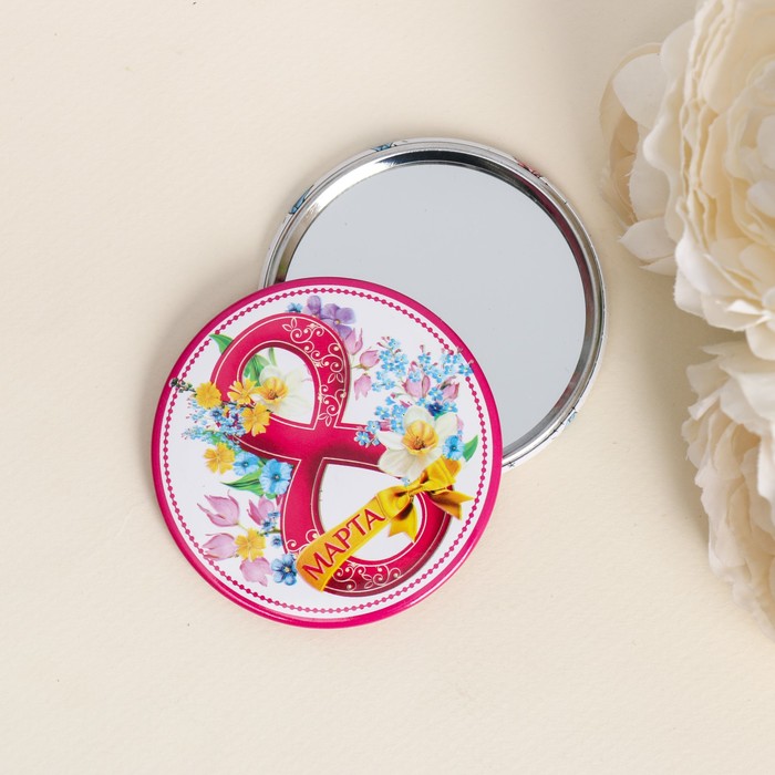 Зеркало на открытке "8 марта"