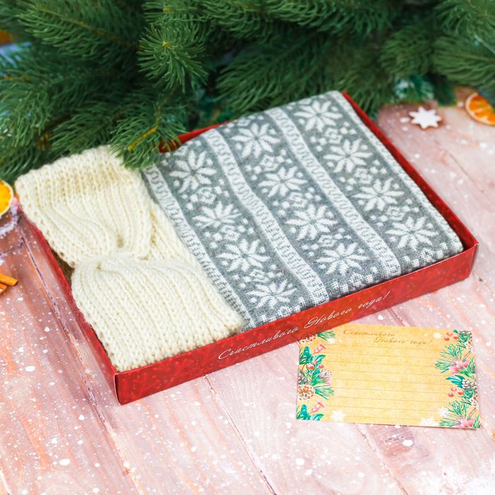 Подарочный набор: теплый шарф и повязка со свитком "Самой любимой в Новый Год!"