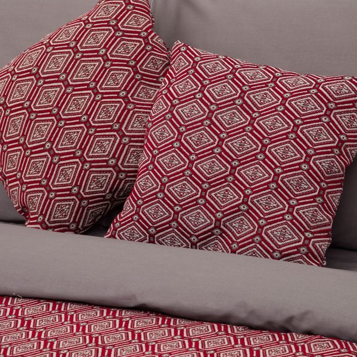 Наволочка декоративная "Этель" Восточные мотивы бордовый 40х40 ± 2 см