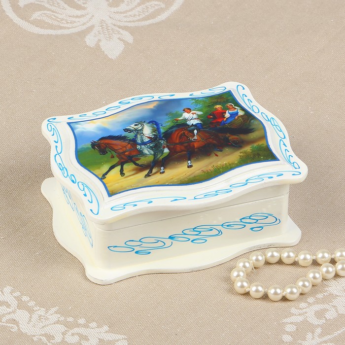 Шкатулка «Тройка на дороге», белая, 10,5×13 см, лаковая миниатюра