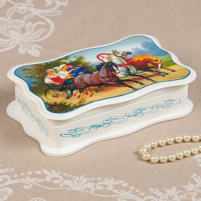 Шкатулка «Тройка», белая, 11×17,5 см, лаковая миниатюра