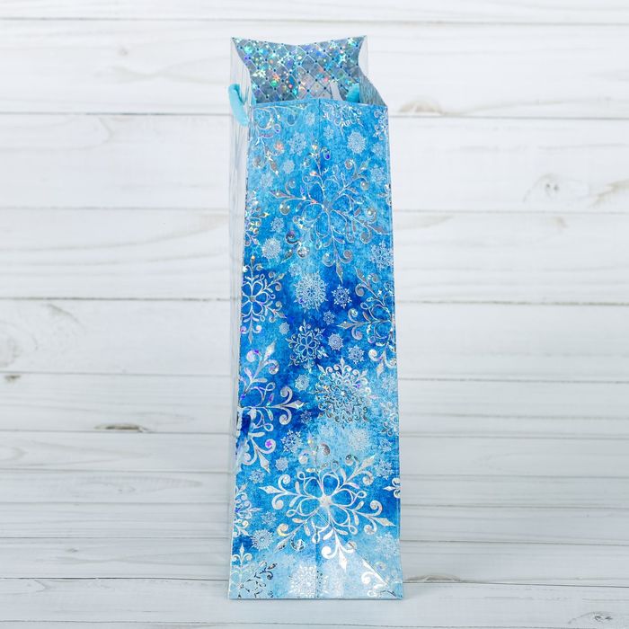 Пакет подарочный голография вертикальный «Волшебства в Новом Году!», 18 x 23 × 8 см