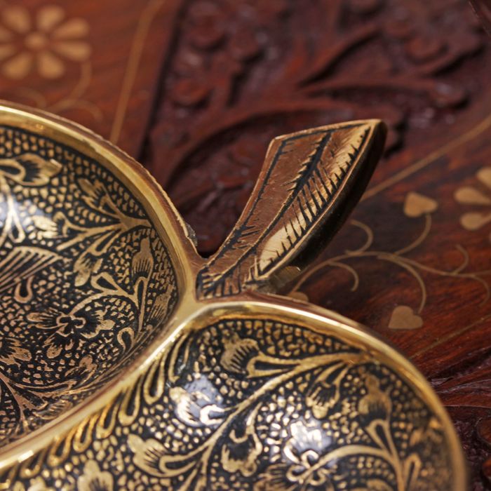 Икорница латунь "Листок" 2,5х13х17 см