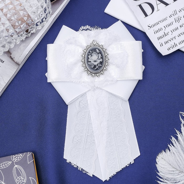 Зажим-брошь "Винтаж" роза с галстуком цвет белый